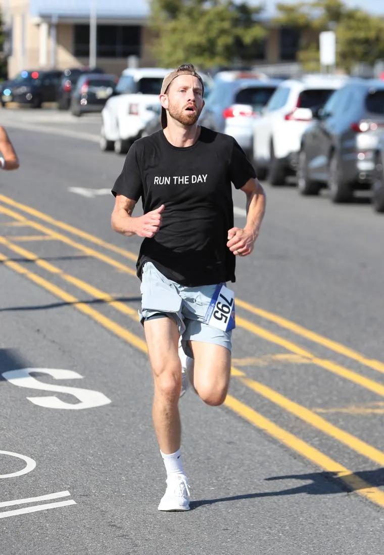 Ian Campbell running in a Run The Day shirt at a road race